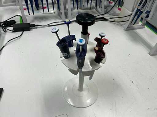 Gilson Pipettes with Carousel (6x)