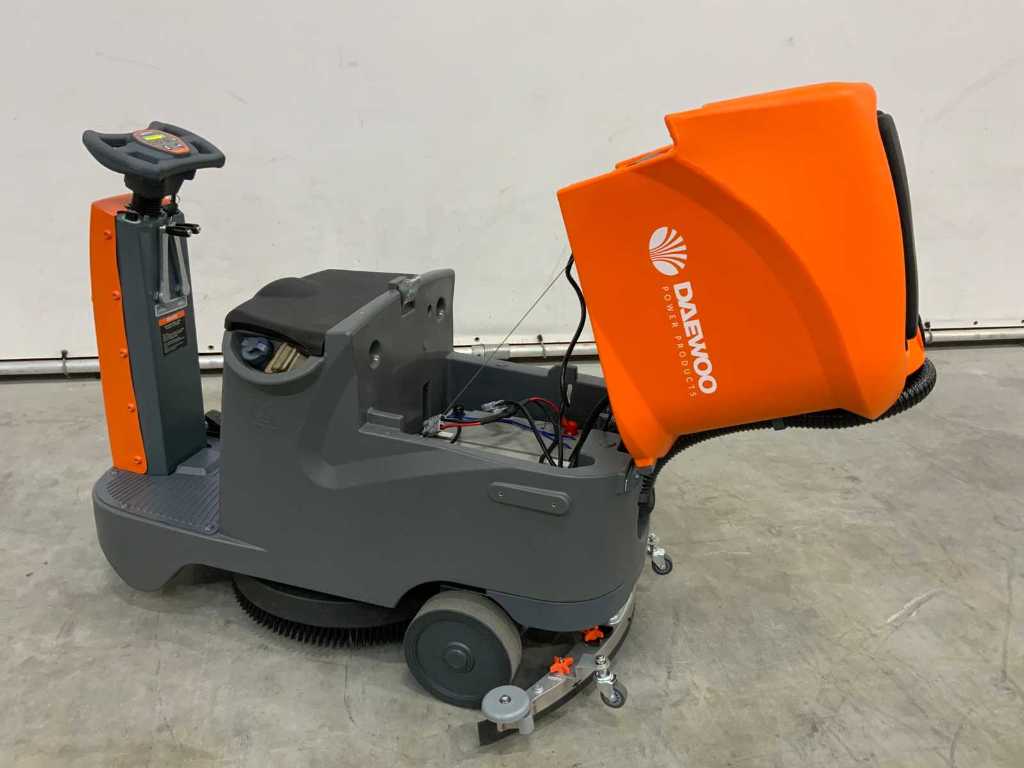 Daewoo DAFR70 Sit Scrubber Dryer - 2024 | Troostwijk Auctions