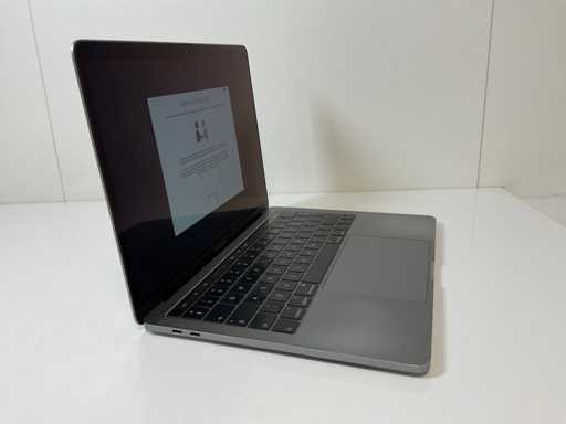 Apple MacBook Pro 13,3", Core(TM) i7 8. Generation, 16 GB RAM, 251 GB NVMe Laptop