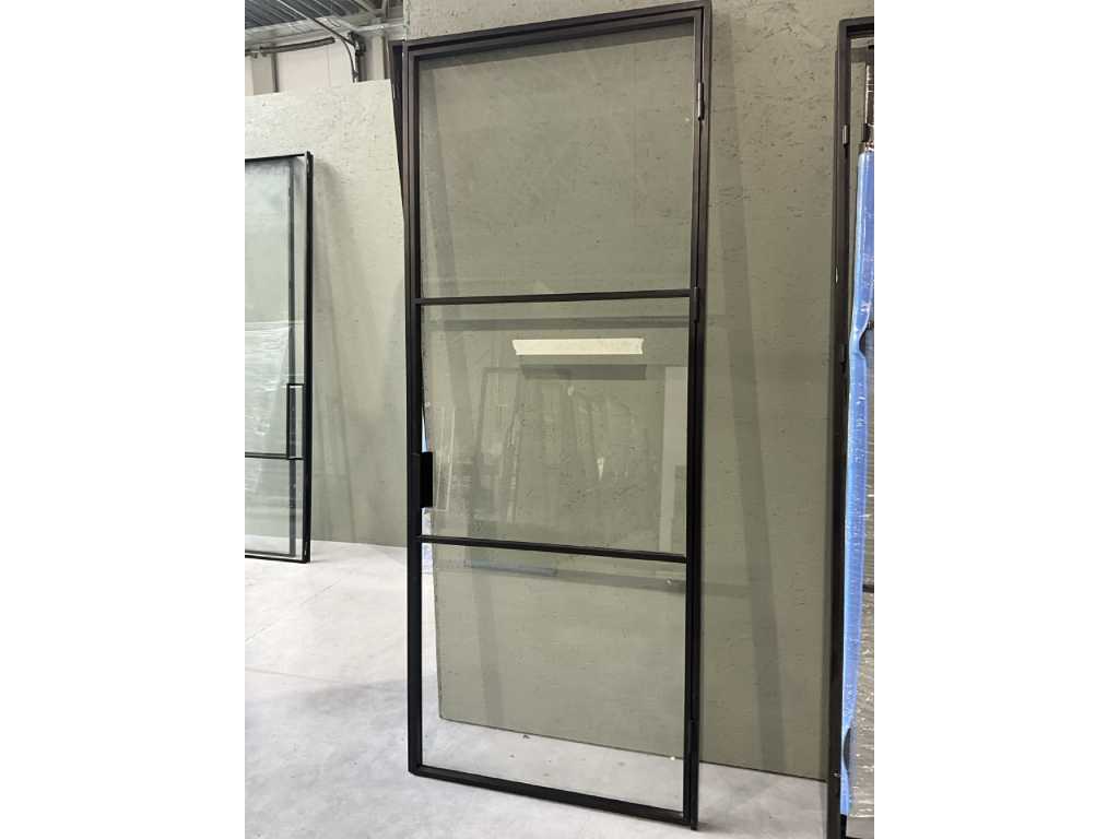 Steel door 1020 x 2535 mm.
