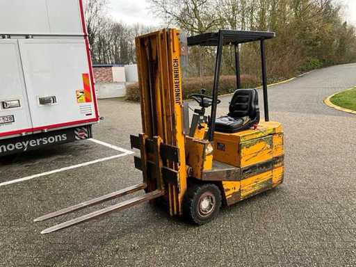 Work materials and forklift due to stock liquidation