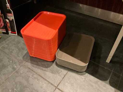 Plastikowe tace (60x)