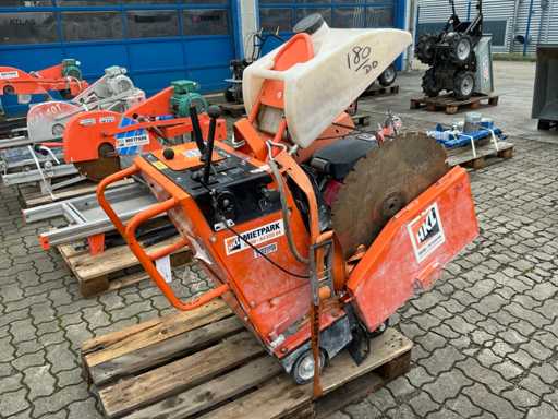 2024 Norton CSB 1) Scie à plancher