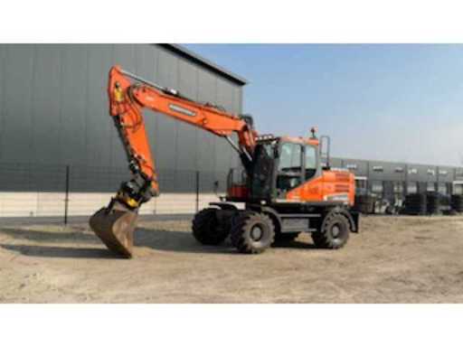 efeacb13-dd5a-419a-8449-181cc67c3350.mp4