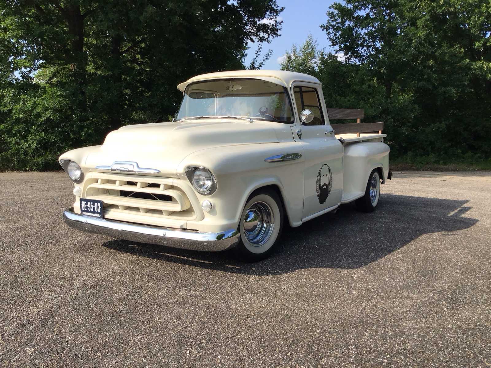 1957 Chevrolet Apache 3200 Passenger car