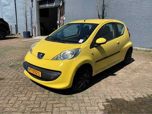 Peugeot 107 1.0-12V XR z 2005 roku