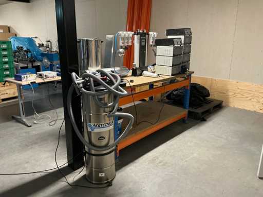 Batch of machine accessories and parts