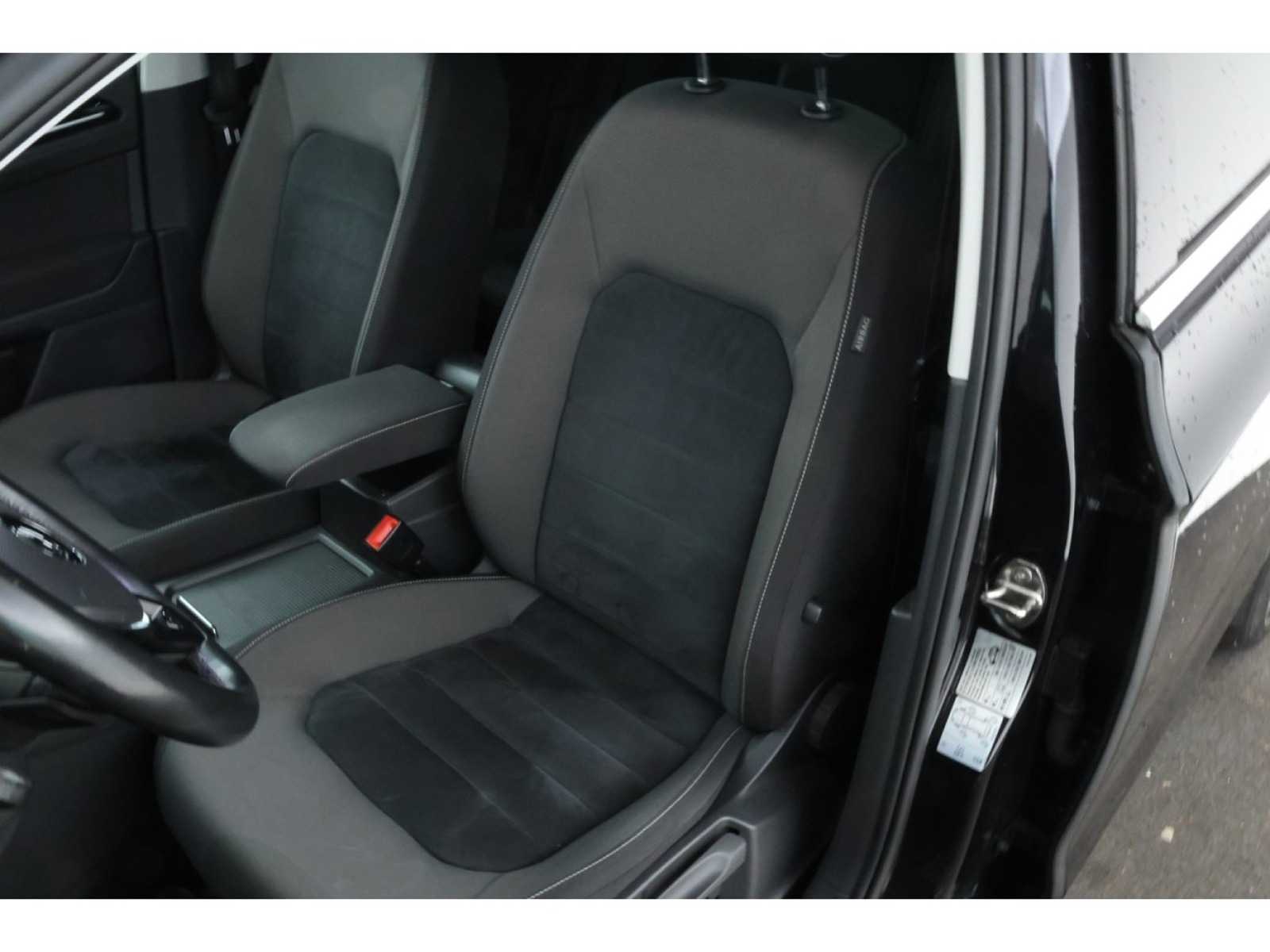 Volkswagen Golf Sportsvan Highline 1.4 TSI 126pk 2017, J-499-GP