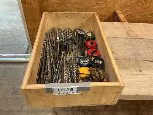 Bundel betonboren en meetlinten