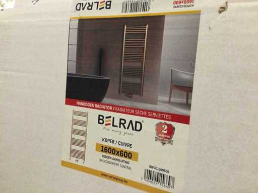 Pallet mix sanitair – o.a. BELRAD Handdoekradiator 1600×600, Kermi Douchedeur en Sanitairartikelen