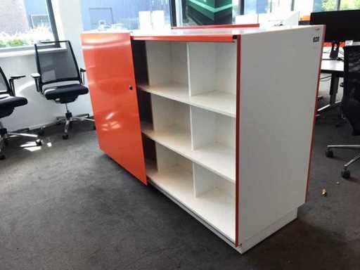 Armoire à porte coulissante