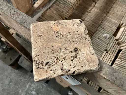 Piastrelle in pietra naturale