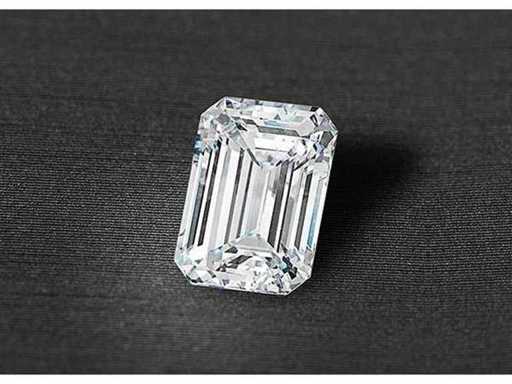 Diamond-Emerald Shape 2 Cts - IGI Certified E VS2
