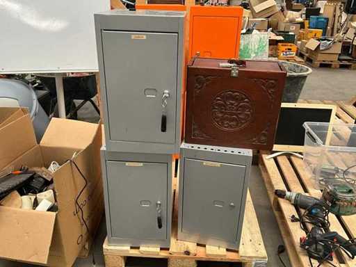 Armoires casiers (3x)