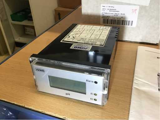 Lots of pH transmitters / controllers