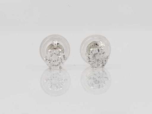 Boucle d’oreille en or blanc 18 nœuds avec diamant naturel
