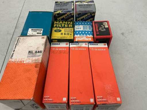 Lotti vari inclusi filtri olio per auto