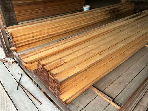 Varie assi e listelli di pino, prima scelta (160x)