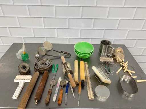 Partij diverse bakkersbenodigdheden