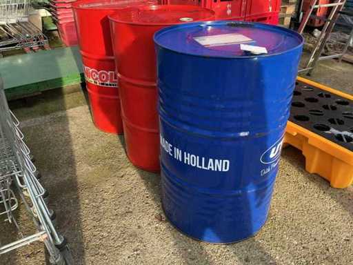 Metal oil barrels (3x)
