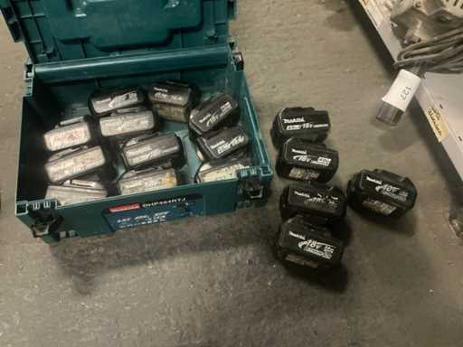 Makita 18V Battery (12x)