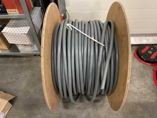 Installatiekabel op rol