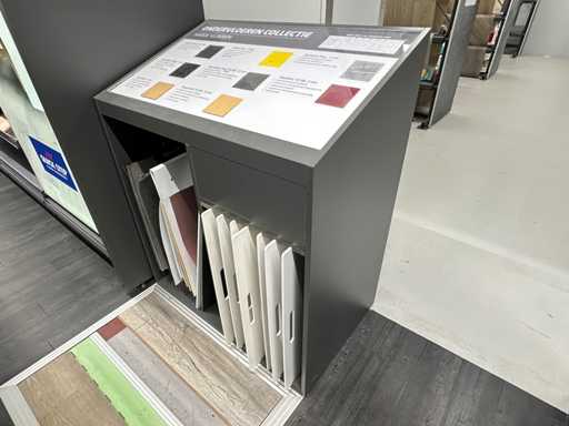 Houten winkeldisplay (2x)