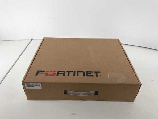 Fortinet (FS-108E-POE) 8-portowy zarządzany przełącznik warstwy gigabitowej warstwy 2 (nowy)