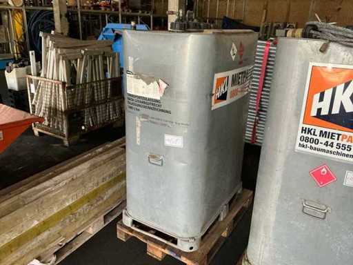 Vertical storage tank 1000l