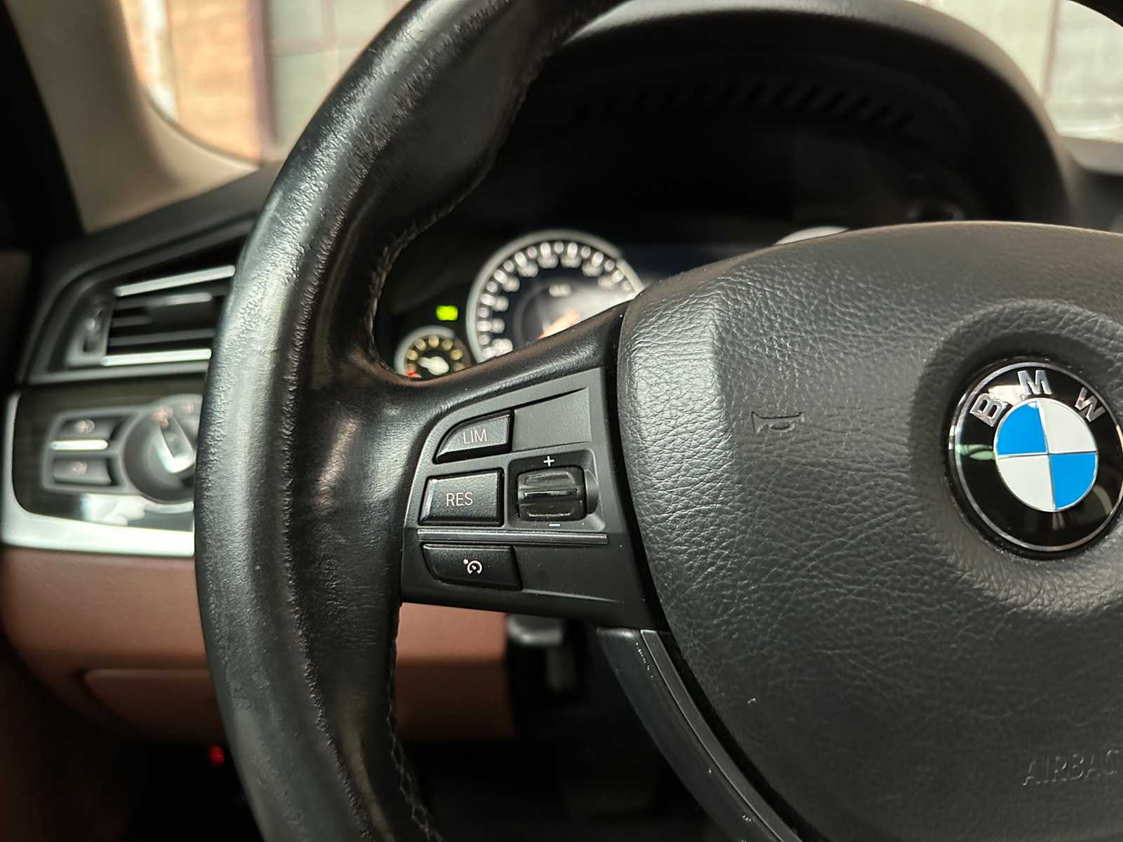 BMW 528i Touring Luxury Edition F11  245pk 2014 5-serie, 6-TZT-71