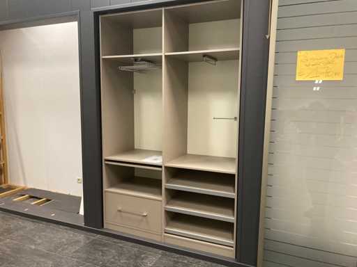 Dressingkast en 2 separatiedeuren