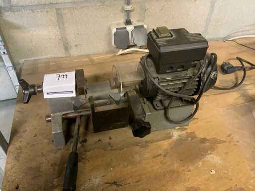 Mașina de duplicare a cheilor