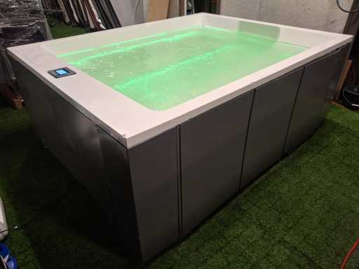 Infinitas Paolo Ferralli magnifico 6-Personen Jacuzzi und Outdoor-Spa