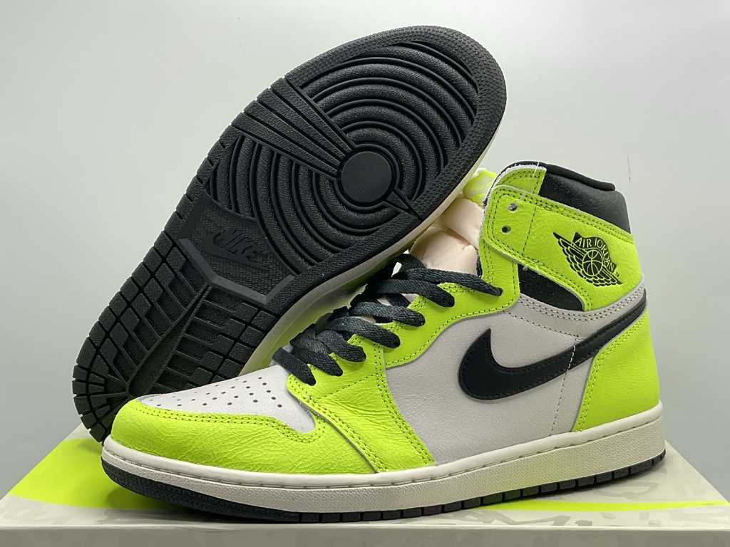 Nike Jordan 1 Retro High OG High Volt Yellow Sneakers 44 1/2