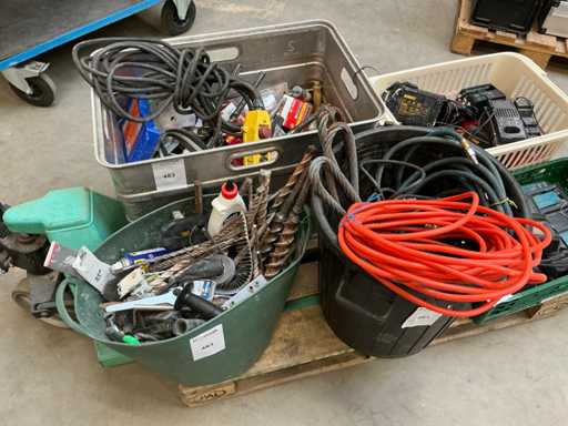 Partia różnych materiałów dla wykonawców