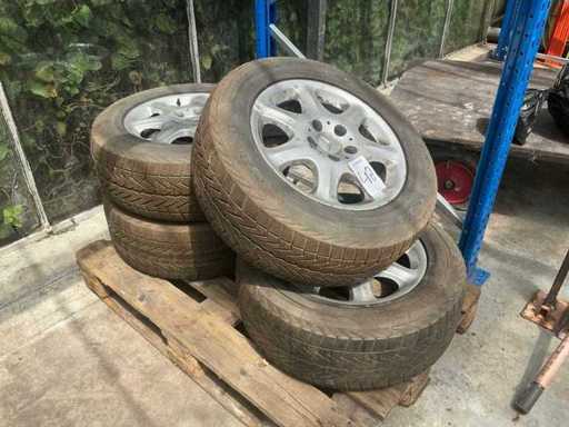 Vredestein Car tire with rim (4x)