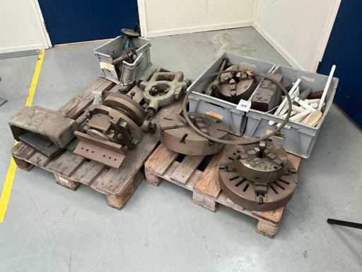 Various chucks & lathe parts