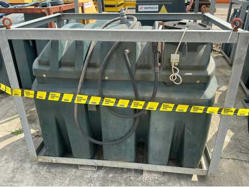 Réservoir de diesel à double paroi avec pompe