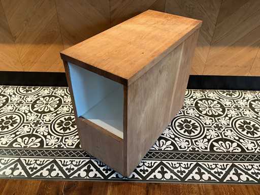 Hutten - Mobiel houten servicemeubel