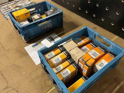 DeWALT, Bostitch – gwoździe, paznokcie i zszywki (35x)