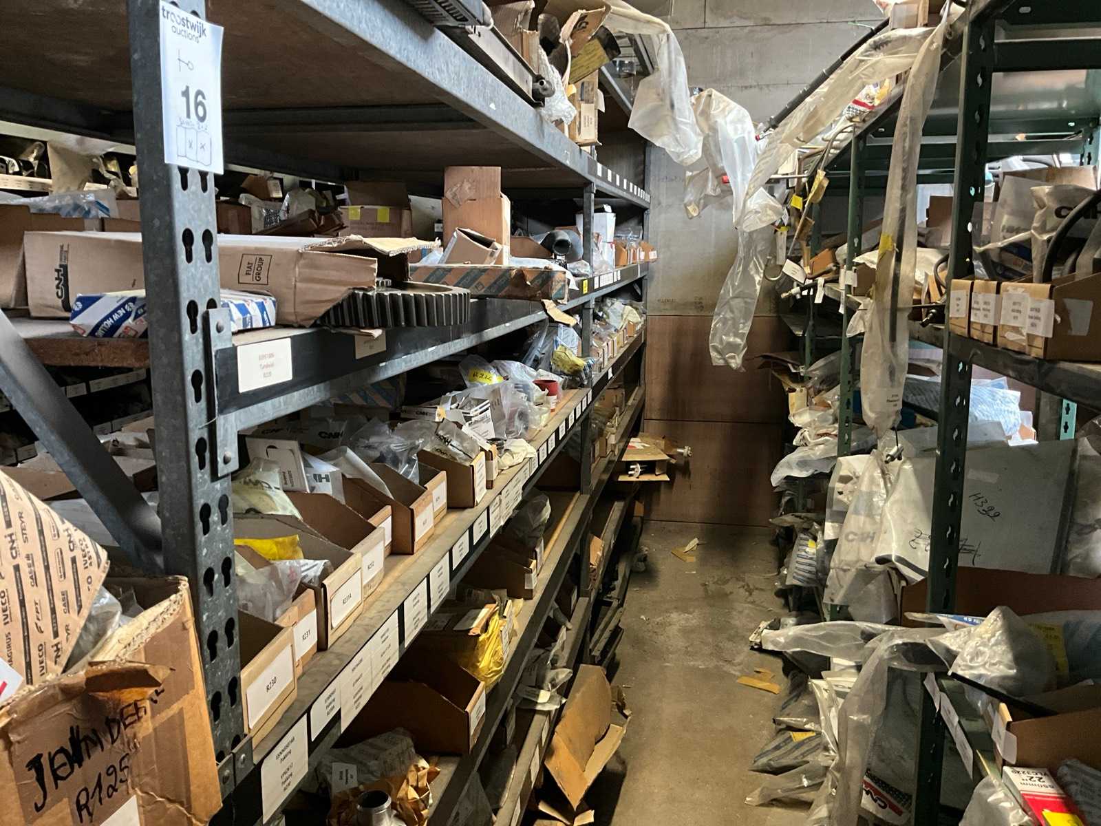 New Holland Large batch of various original parts