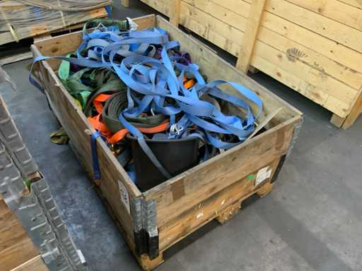 Charge von Polyester-Lifting-Gurten und sonstigem