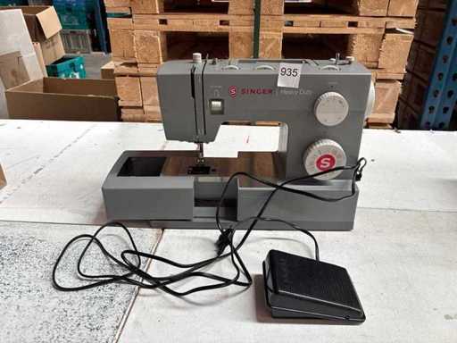 Singer Heavy Duty Sewing Machine