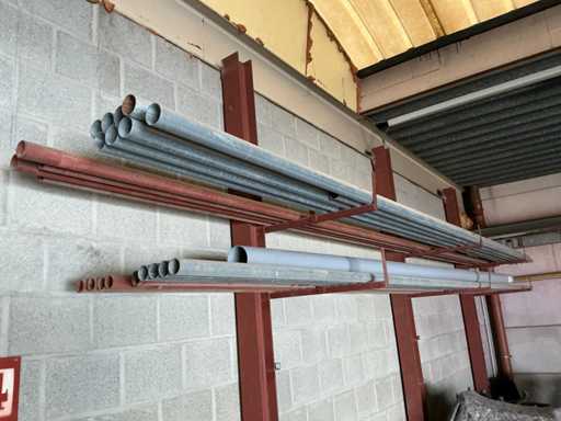 Beaucoup de tuyaux en acier, plomberie.