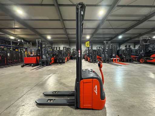 01/2020 Service + UVV 12/2026 Linde L16 1,600kg Palletwagen Mier 8,067 uur hijst niet