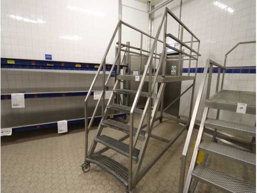 Stainless steel landing staircase