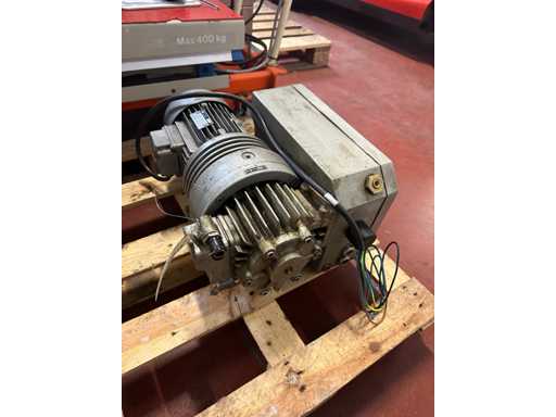 Halter - T 90 S 4 - Vakuumpumpe