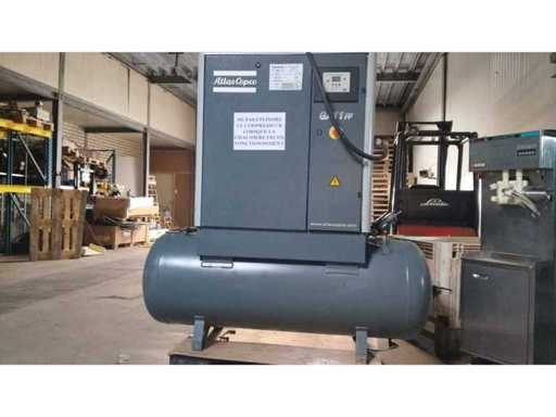 2007 Atlas Copco GA11FF Schraubenkompressor am Kessel mit integriertem Trockner (11 kW) – (voll ausgestattet / Tank montiert) – Hochdruck 13 bar!