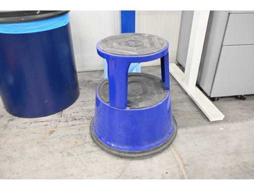 Manutan 150KG Mobile step aid