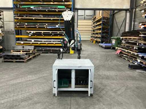 Braccio pneumatico di filettatura